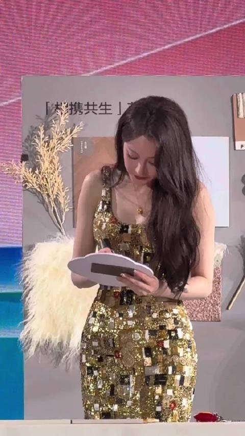 她到底缺什么，身高，长相，身材，头发，皮肤，个个好 迪丽热巴