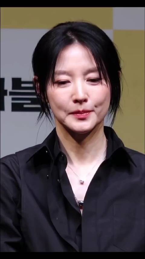 李英爱怼脸拍，果然自然老去的女人最美丽！
