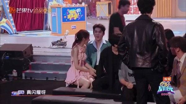 毕雯珺对张予曦:过来过来坐这儿(我旁边) 李嘉琪一副磕到了的样子