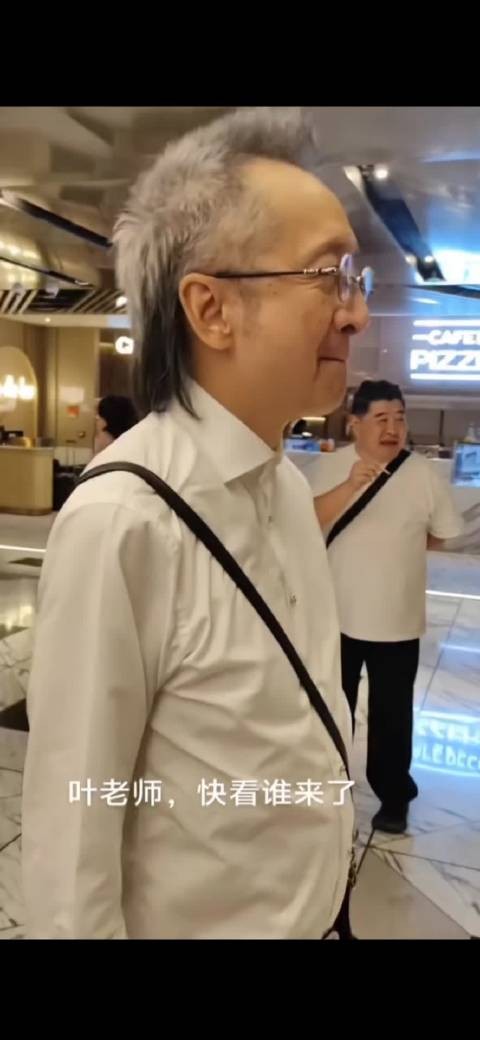 叶童老公太帅了，他俩真的很般配，他们是娱乐圈罕见的从初恋走到白头的夫妻！