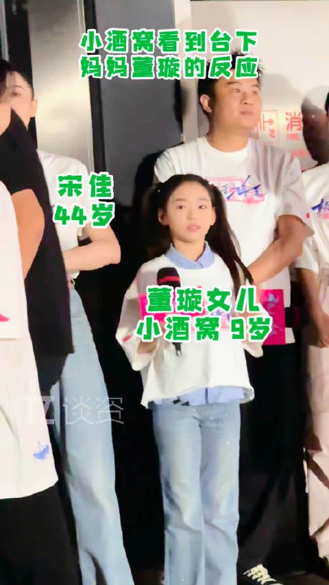 小酒窝居然能一眼就找到妈妈！
