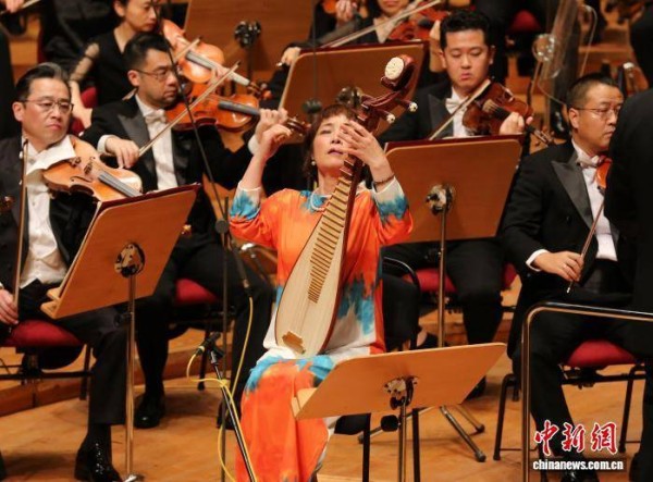 琵琶演奏家吴蛮：探寻中西器乐的“和鸣密码”