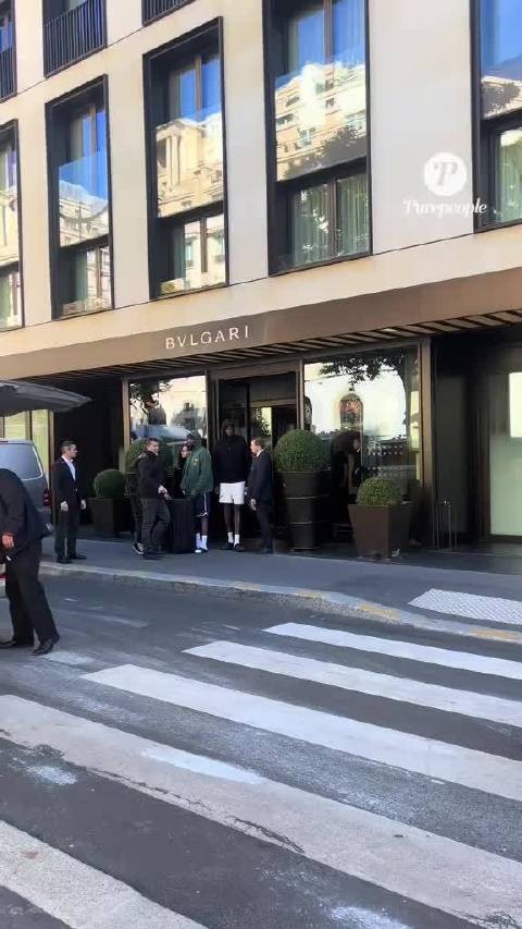 杜兰特被拍到从巴黎宝格丽酒店离开 16小时前