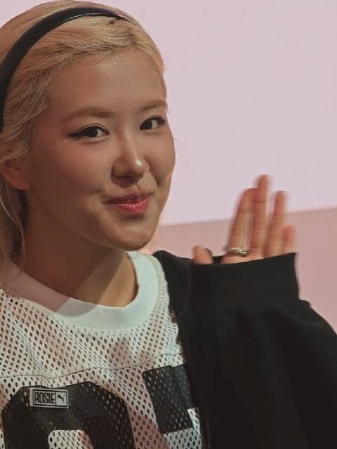 好甜美的女孩儿