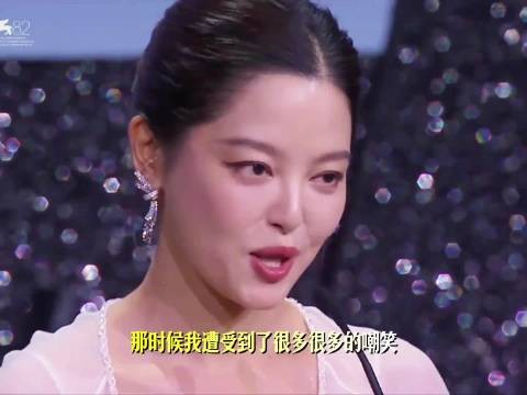 辛芷蕾获奖感言太真诚了 “当一位女性拿起麦克风，她就不会只说自己”
