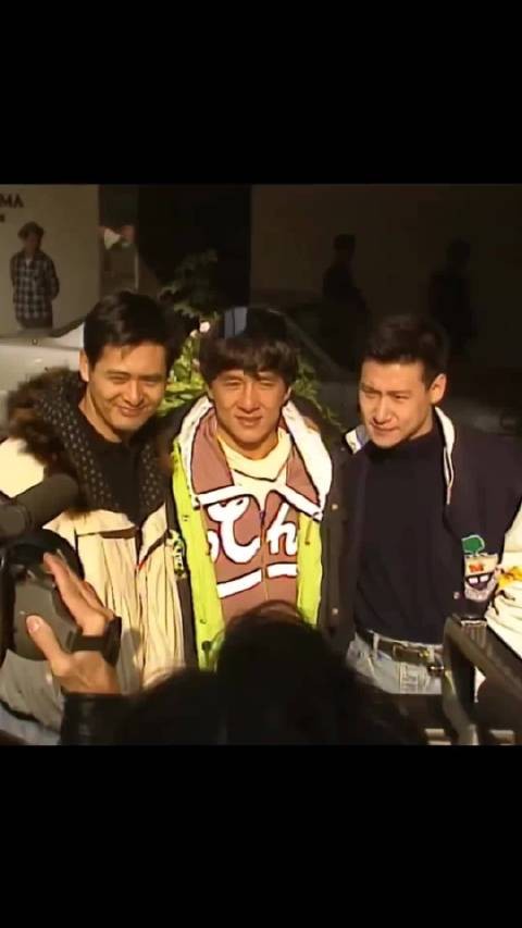 1992年香港街头周润发成龙张学友王祖贤张曼玉同框