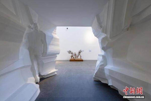宿志鹏作品展“Alt+Tab混合变位”暨系列学术对话启幕