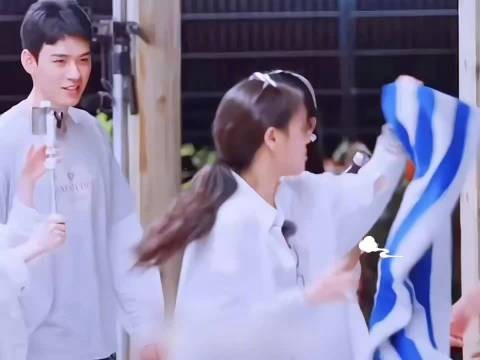 龚俊张晚意花儿与少年互动引爆笑点