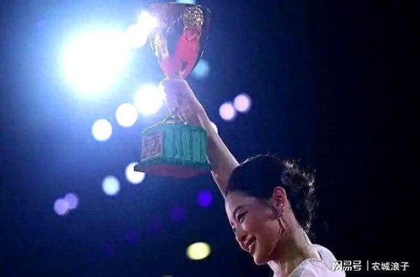 承认有欲望。辛芷蕾获影后不到24小时，令人恶心的一幕就发生了