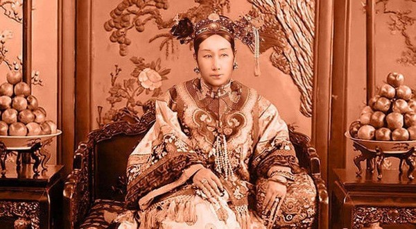 慈禧所爱的“女鬼图”，被八国联军抢走，57年后“乖乖”送回中国