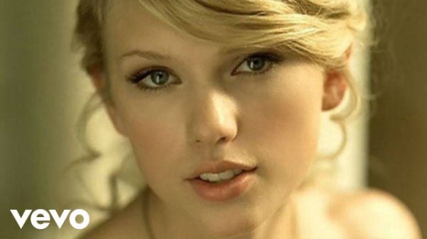 17年前Taylor Swift发行标志性单曲Love Story