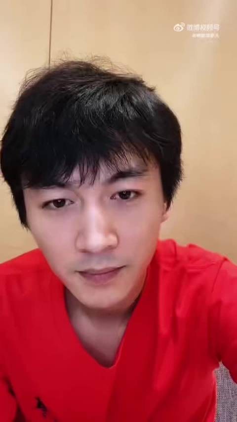 陈晓直播多次叹气谈自由与围城