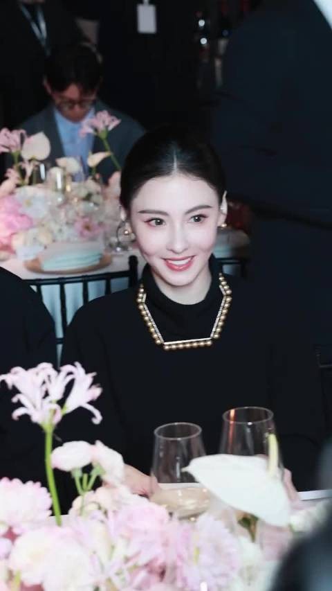 张柏芝独立抚养两子成才，长子考入剑桥物理系