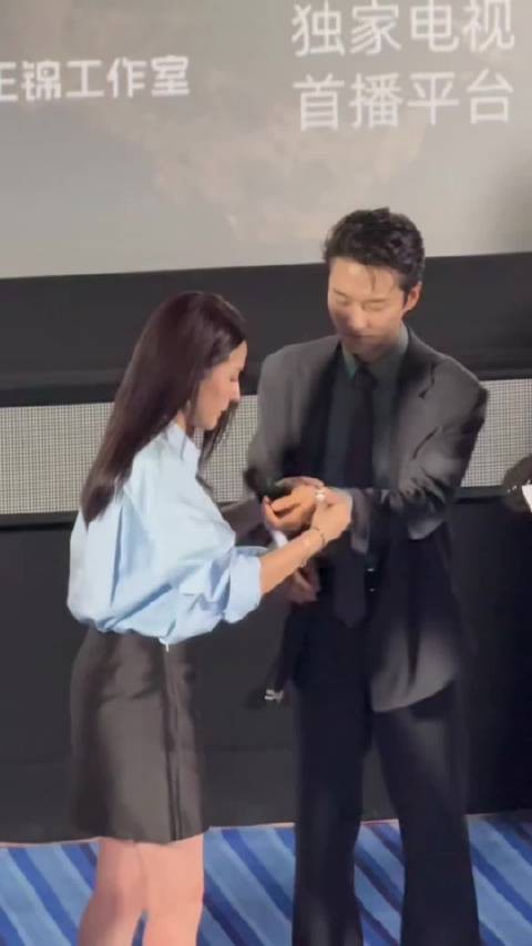 第一次听男演员还原台词说自己充满“性缩力”的哈哈哈哈
