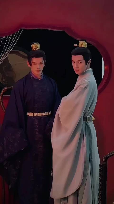 这不对吧，姚弛官鸿怎么开始麦了，饭上错了，我没点兄弟情