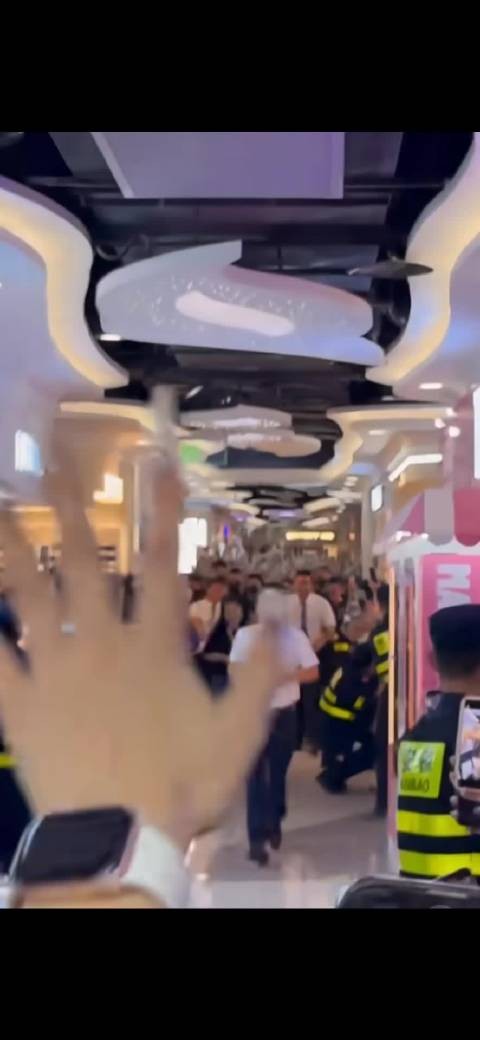 赵露思退圈后人气爆棚，走这个赛道也比普通人日子好过多了