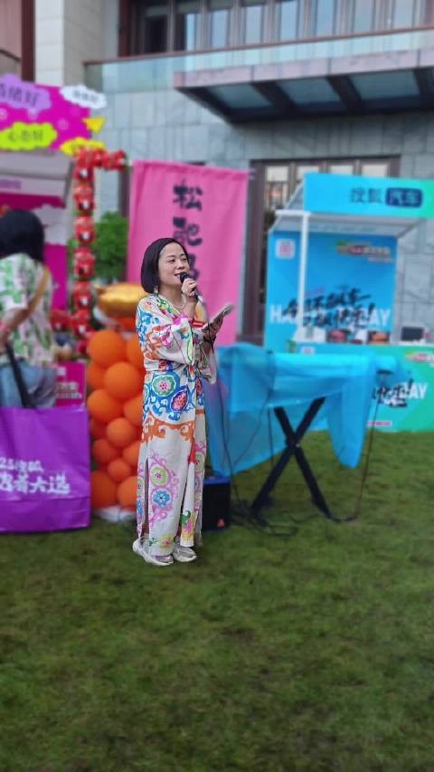 佳佳老师自律身材棒嗓音绝，成搜狐健康展位流量密码