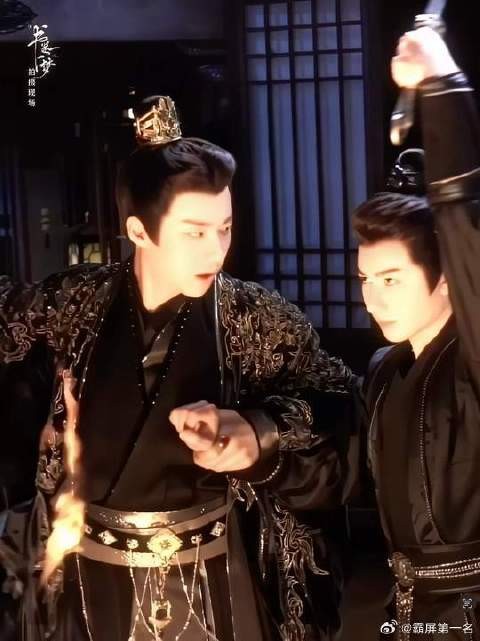 怎么有人拿着火焰书打戏还这么帅啊