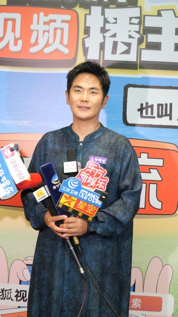 张晓龙谈《甄嬛传》剧组重聚：众人如兄弟姐妹，毫无生疏感