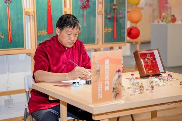 杨柳青，泥人张，周氏风筝……津味非遗王府井工美“秀绝活”