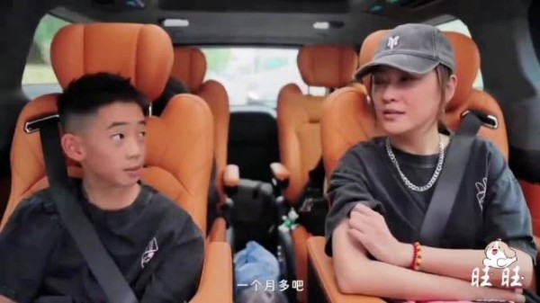jasper 去看爸爸演唱会啦 爆笑模仿山鸡哥一模一样 应采儿笑疯