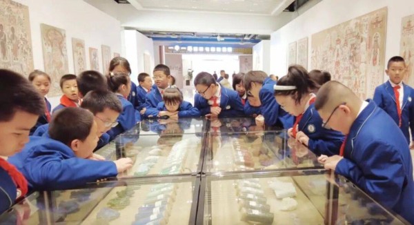 敦煌学子参观文博会展览 感受多元文化魅力
