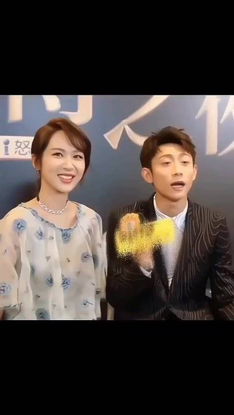 这俩人凑在一块比小品还搞笑