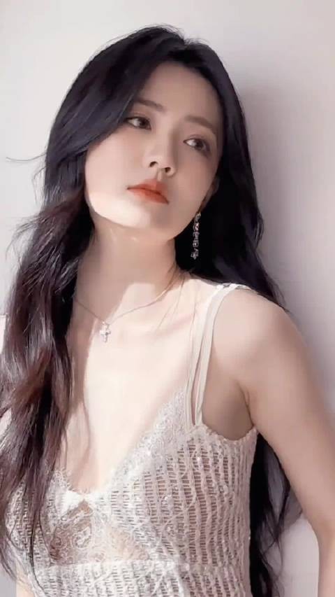 清纯甜美，美到爆炸，只看一眼就沦陷！
