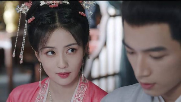 宁安如梦：雪宁大胆追夫，紧挨着张遮坐，盯着他的脸犯起花痴