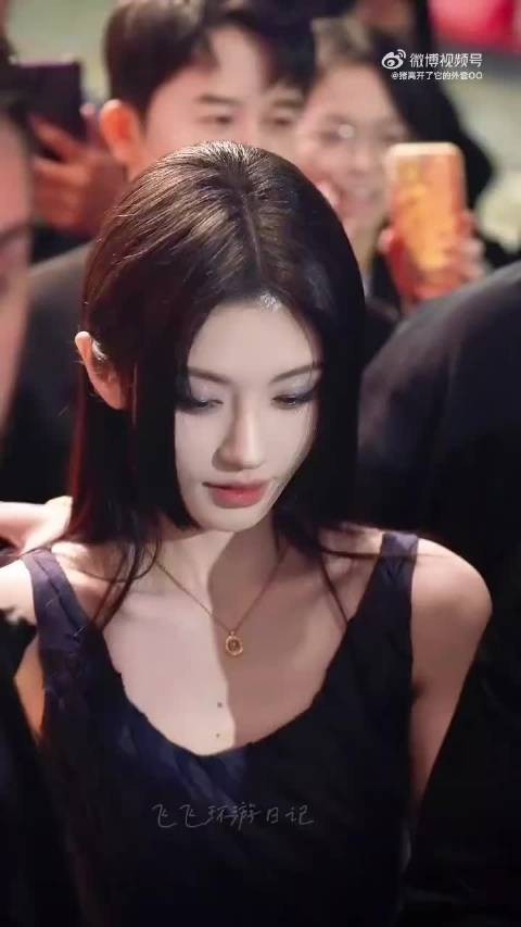 被鞠婧祎美到简直是轻而易举！此女已经美的不知天地为何物了