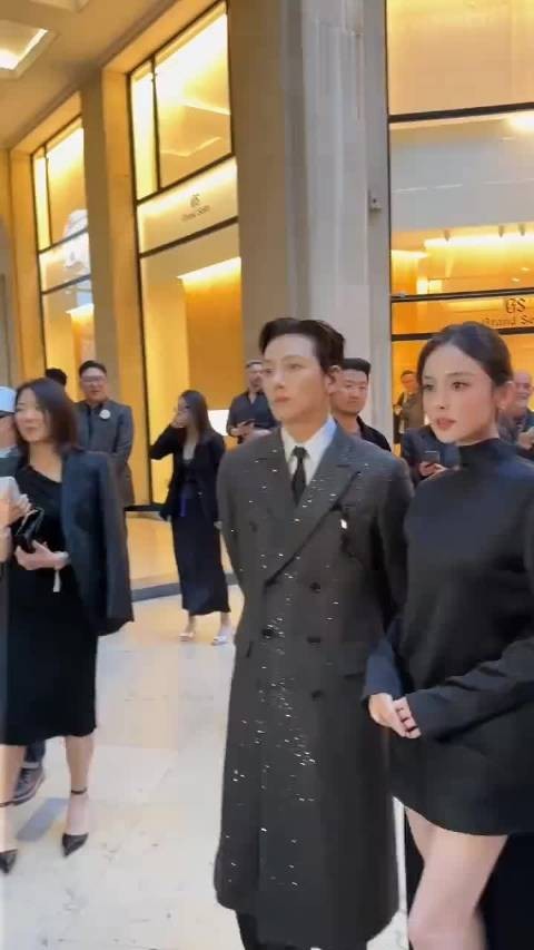 娜扎池昌旭秀场同框cp感拉满！
