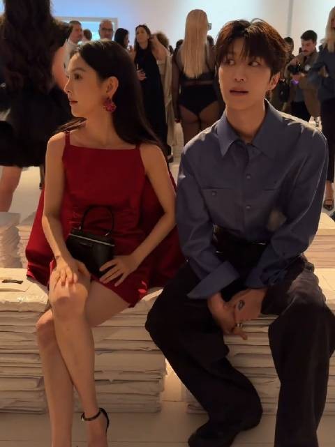 章若楠很美,但她背后好像还有一个更美的背影