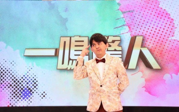 黄子佼驾车撞倒摩托车后离开，发声明解释称未察觉事故