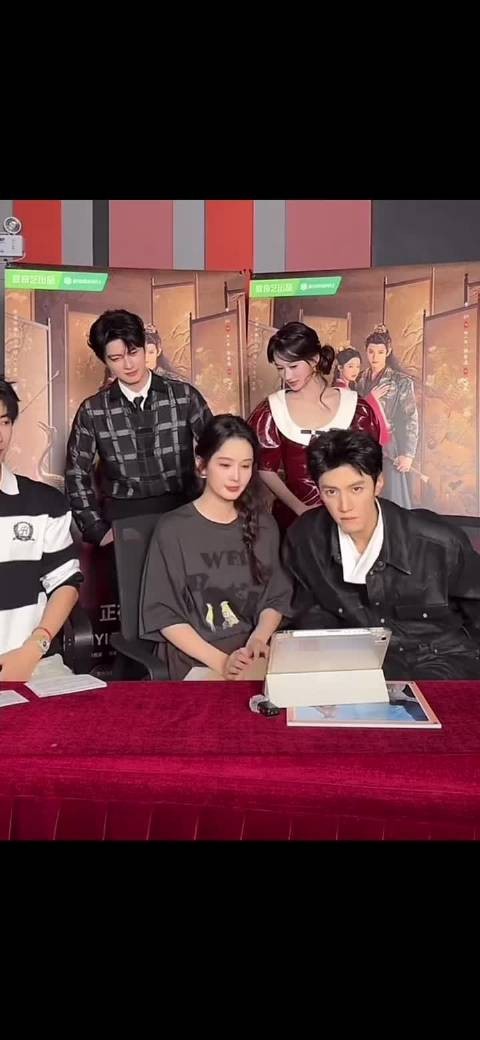 陈哲远跟不上李沁的扇巴掌速度哈哈哈 李沁你别把陈哲远扇爽了
