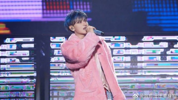 黄子韬直播cue徐艺洋,大方念相关评论,称好久没看到她了