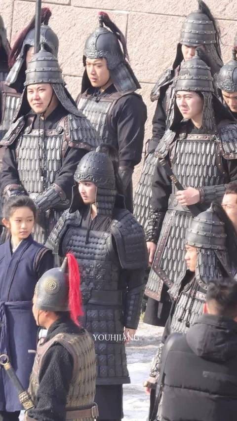 这居然是王楚然 怎么一会儿不见当兵去了