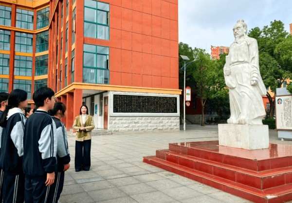 裴凌霄：范仲淹那跨越千年的名句，为何依然让我们热泪盈眶？