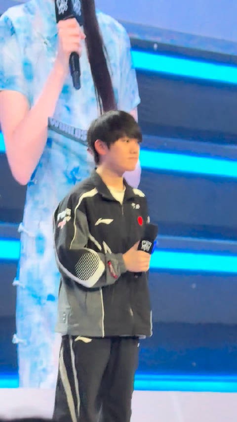 掌声送给这个勇敢的芸阿娜和粉丝们