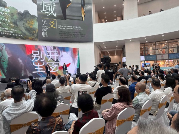 许固令新书发布，解锁脸谱画背后的艺术人生