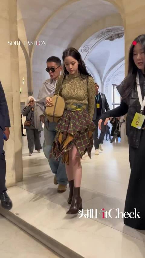 娜娜怎么有点下垂了