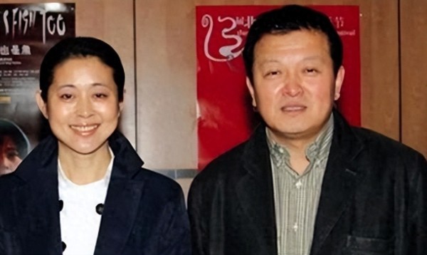 藏不住了！倪萍69岁丈夫凭央视大剧炸屏，网友：原来被光环遮住的是大佬
