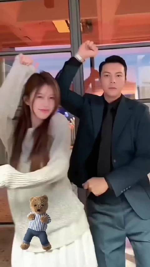 陈伟霆赵露思新视频引发网友热议