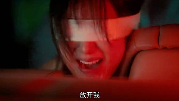 女人突然发现平时笑死藏刀的老板,竟然是侵犯自己的人!