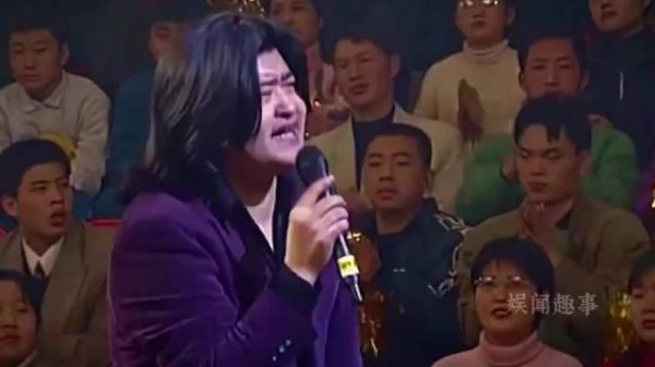 刘欢的唱功到底多有魅力，一首《好汉歌》吓傻春晚导演！