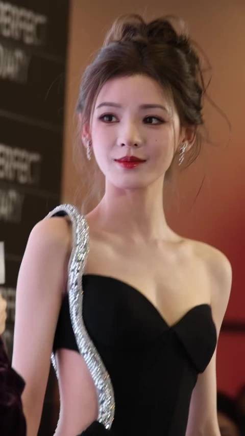 谁懂啊!大半夜刷到她的生图,直接被惊艳到睡不着!
