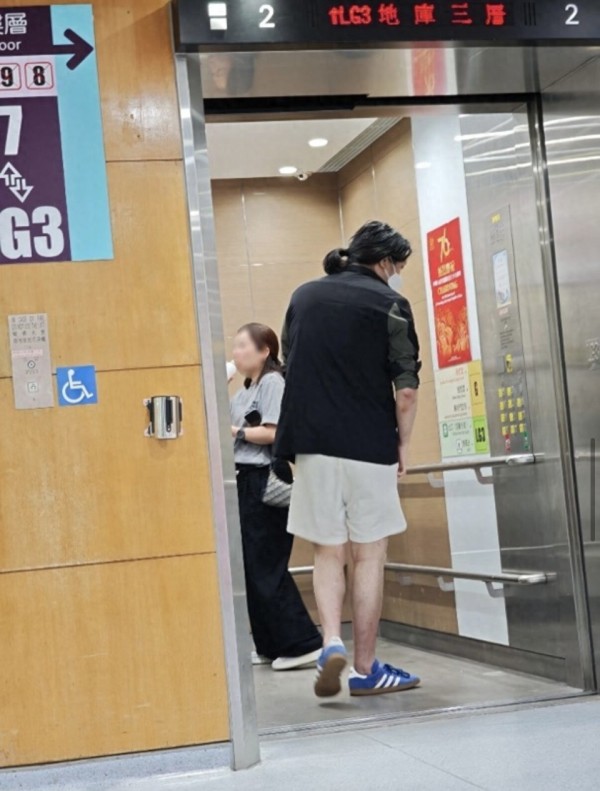 关淑怡入院半个月近况曝光，病情已趋于稳定，23岁儿子每天来探病