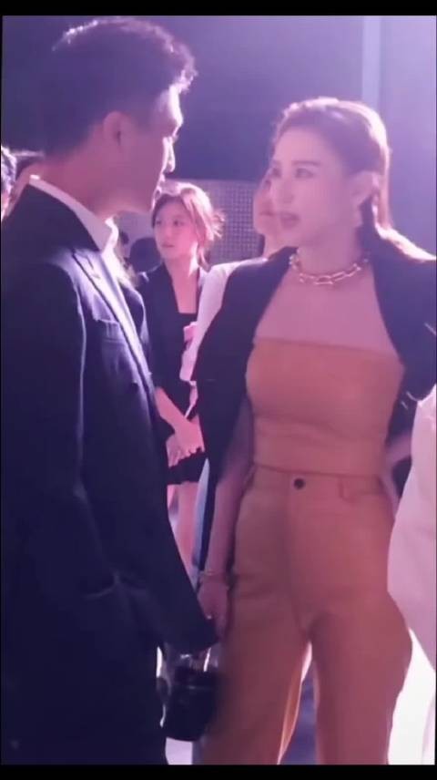 赌王儿女当中，何猷君与何超莲长的最像，还都找了娱乐圈的另一半！