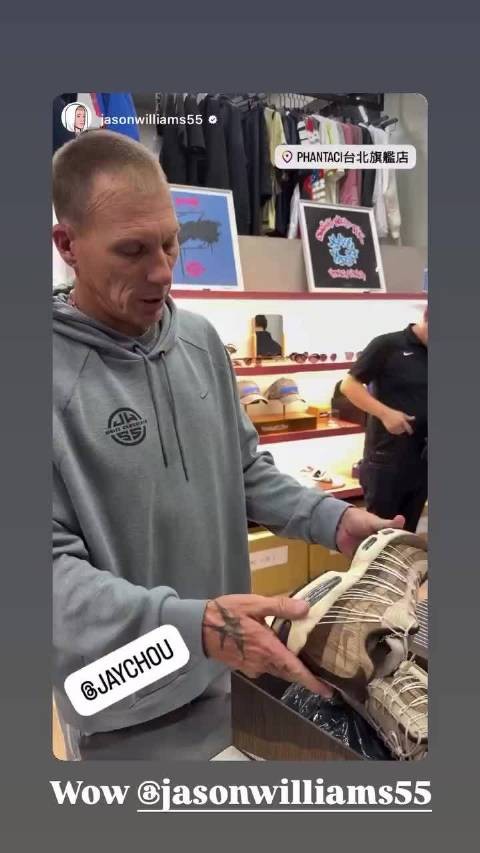 杰伦分享与“白巧克力”贾森•威廉姆斯互动 还有周妈妈最新照片