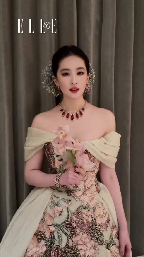 刘亦菲为ELLE送上庆生祝福,姐姐美我一大跳,四天后见