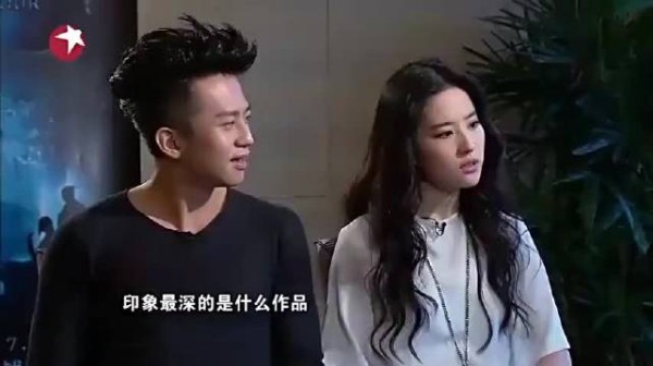 邓超现场喊刘亦菲“前辈”,刘亦菲的表情太搞笑了